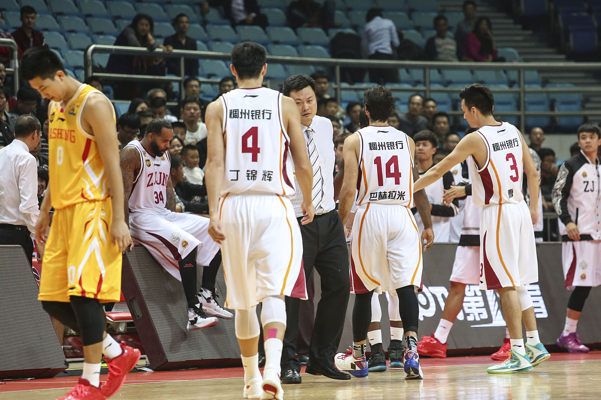 浙江队主场击败湖南男篮，取得胜利