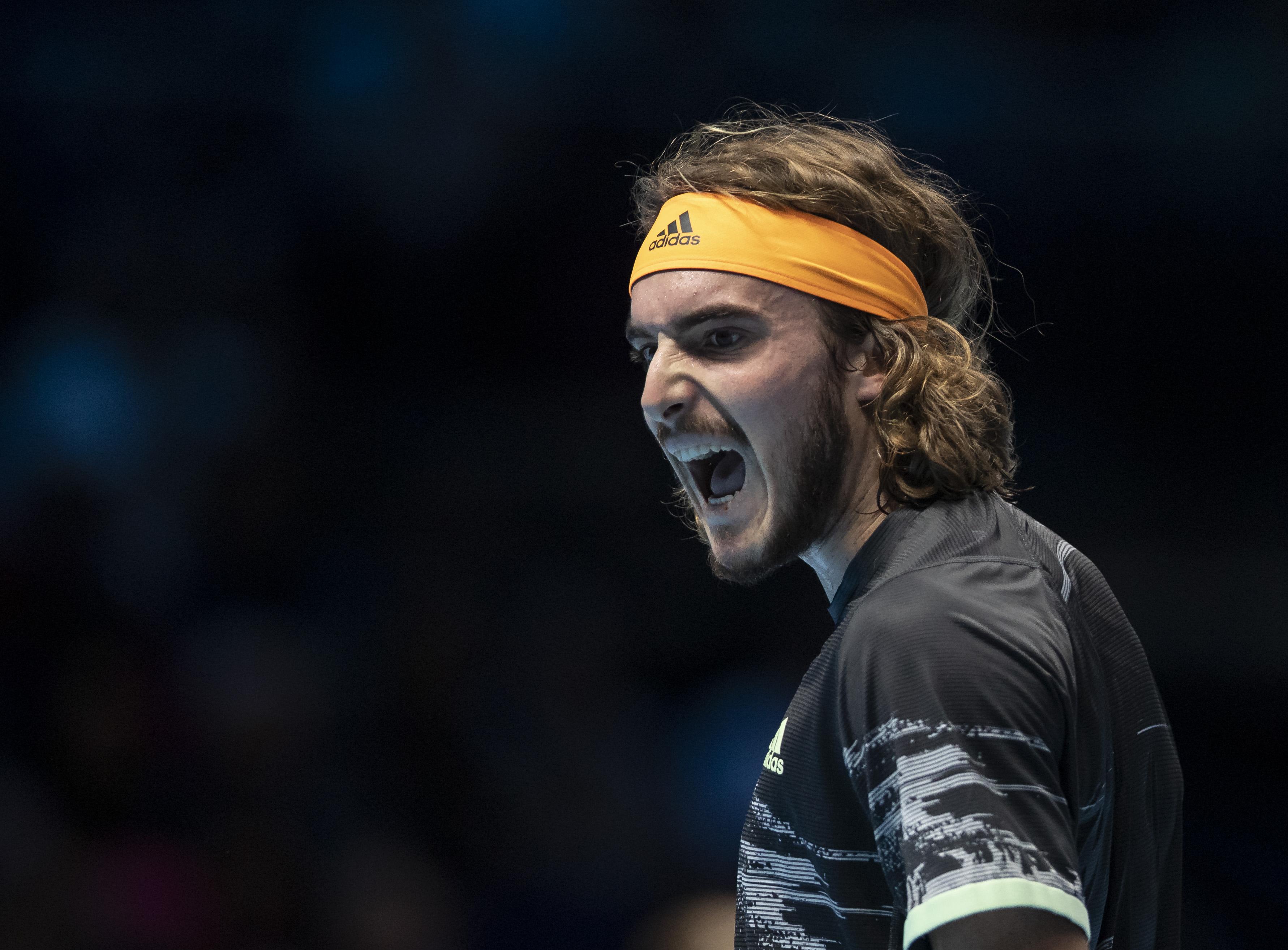 包含德国网球队碾压英国网球队，西西帕斯三分雨点燃全场的词条