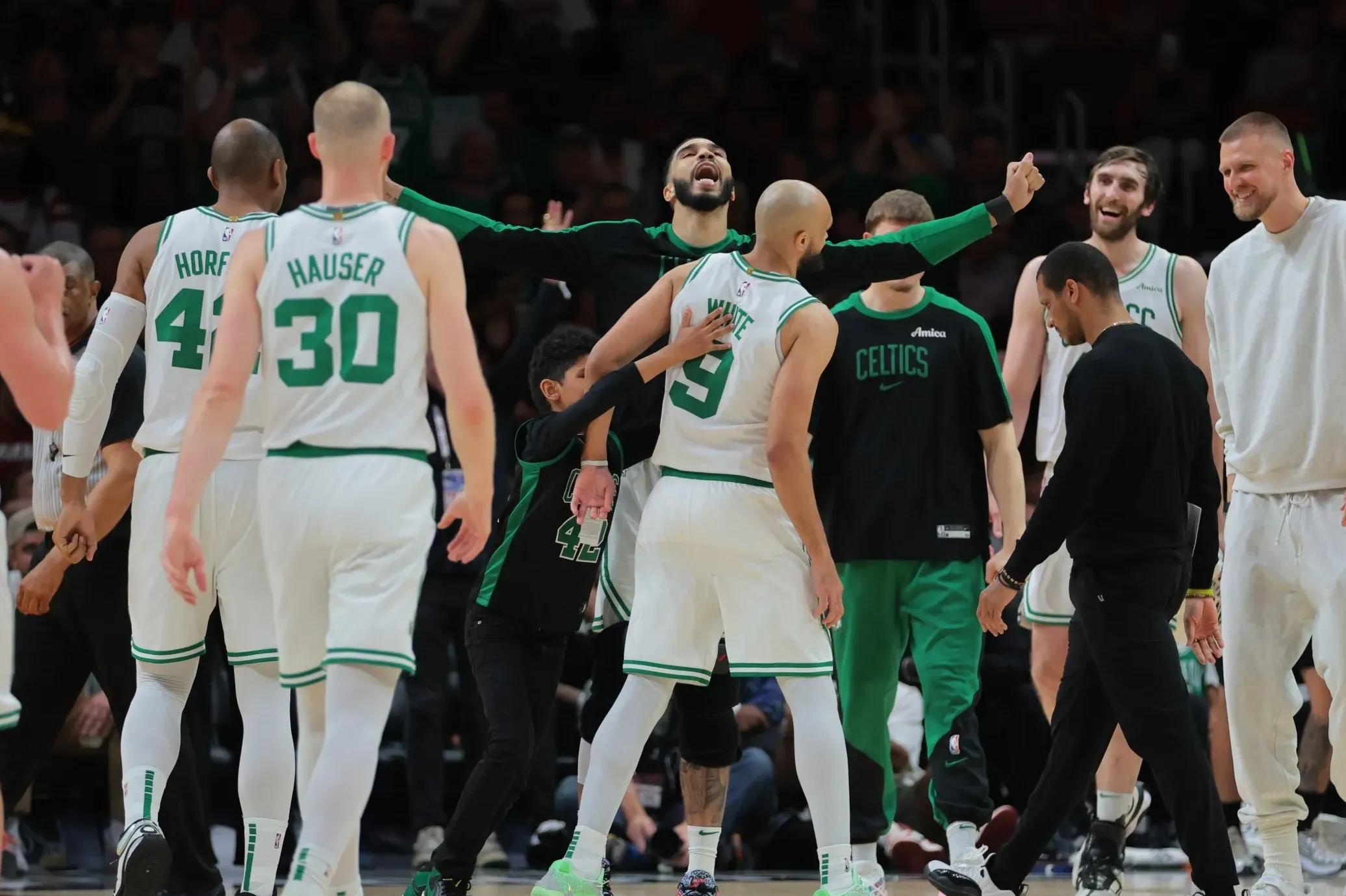 PG电子APP链接-凯尔特人完胜澳大利亚男篮，西蒙斯送出助攻