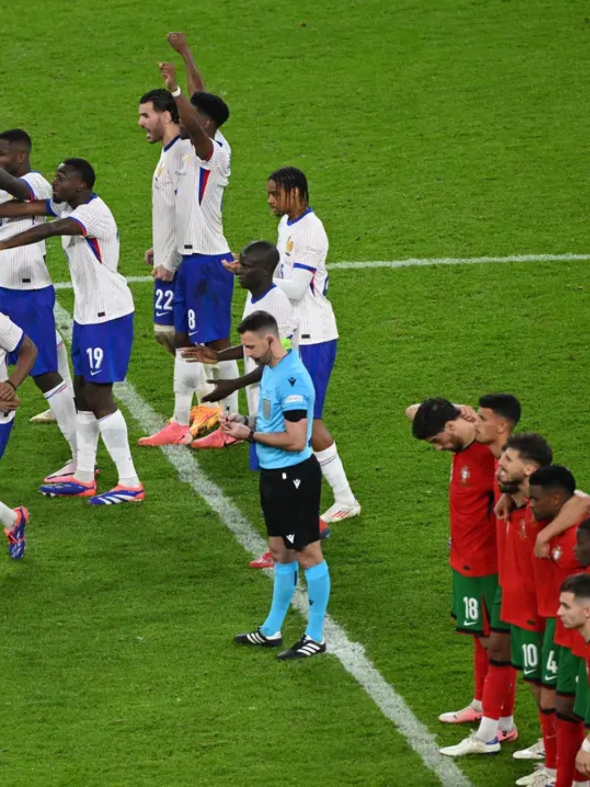 PG游戏APP-西班牙主场击溃克罗地亚，阿尔卡塞尔梅开二度的简单介绍