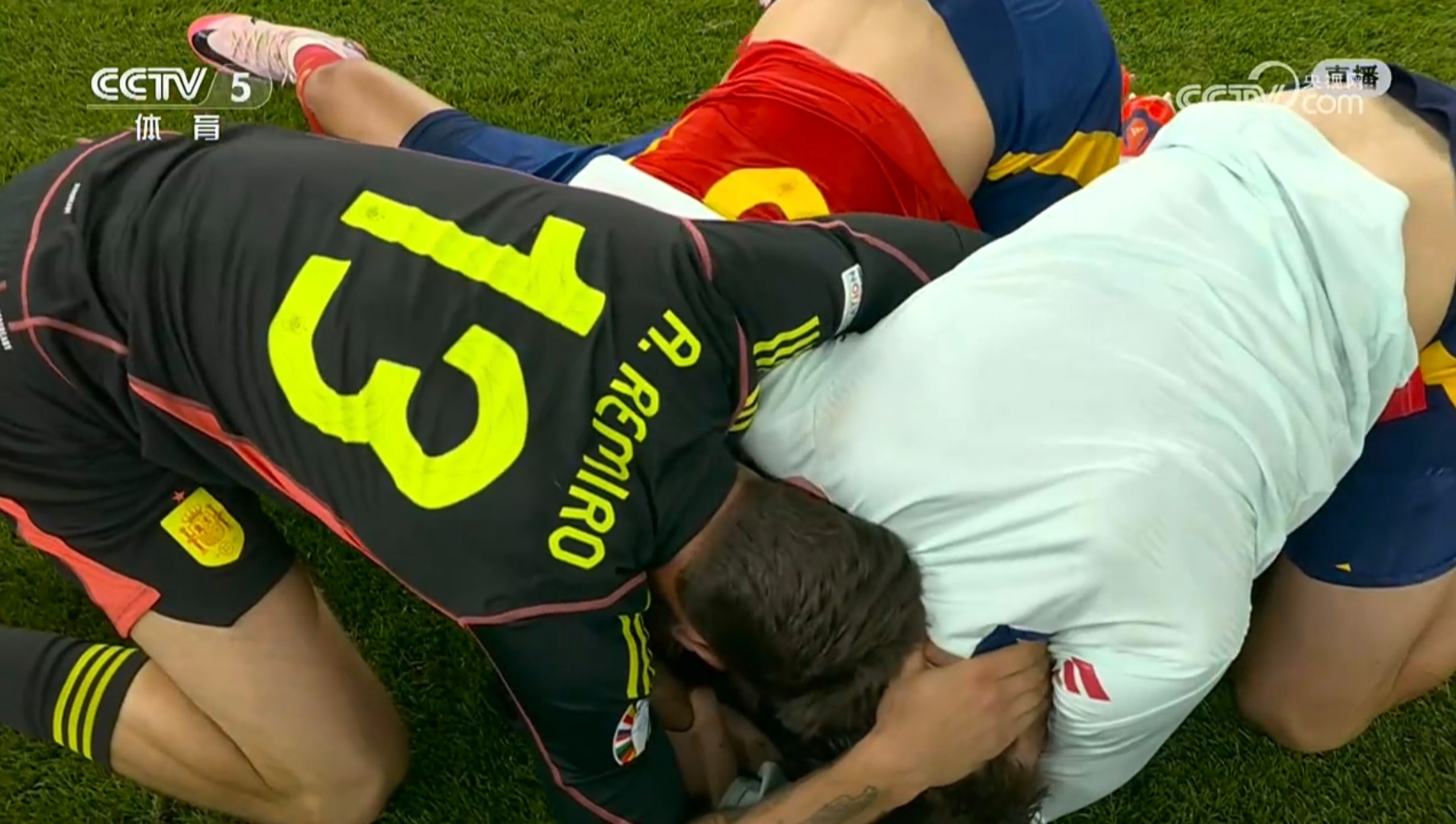 西班牙主场击溃克罗地亚，阿尔卡塞尔梅开二度的简单介绍