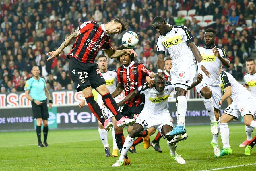 包含格拉纳达主场不敌升班马，遭遇两连败的词条