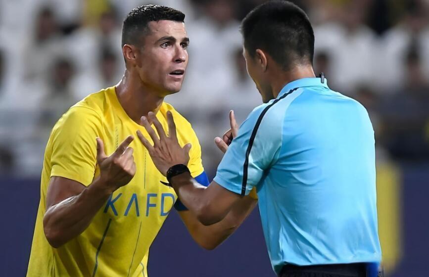 一记致命三分球，球队逆转比分夺得胜利的简单介绍