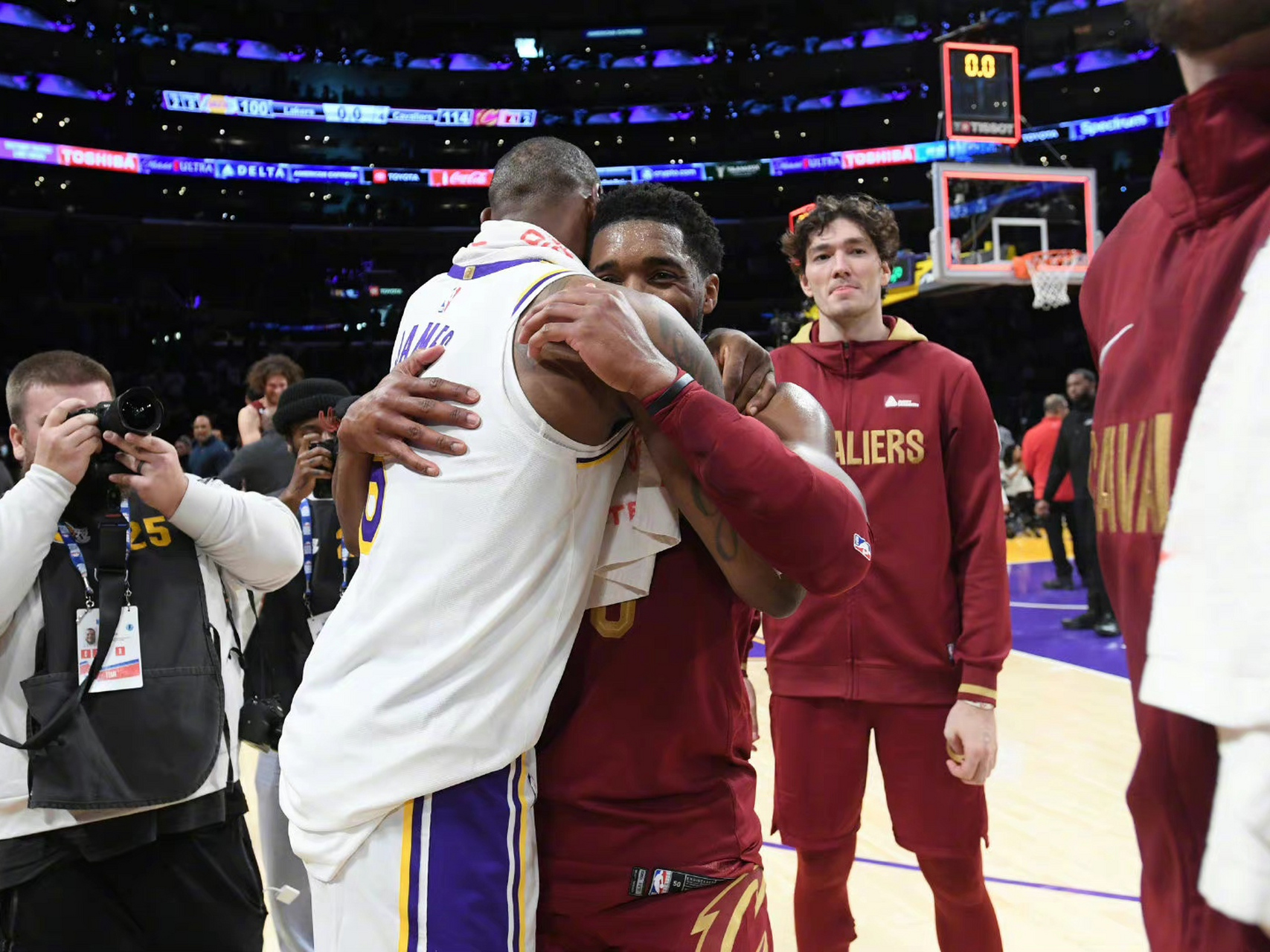 米切尔成火箭履行兵器P带队击败湖人的简单介绍