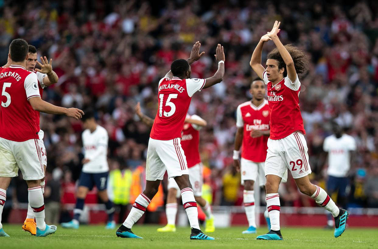 PG平台-包含利兹联客场取胜，重返升班马之争的词条