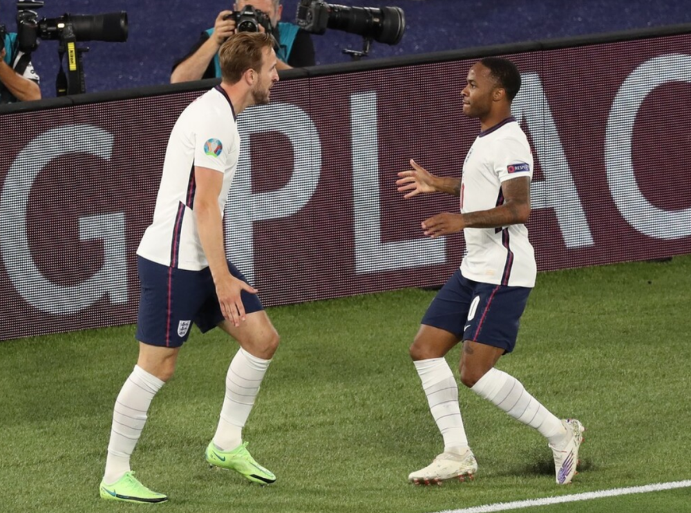 包含英格兰羽毛球队血洗中国羽毛球队，安赛龙关键制胜的词条