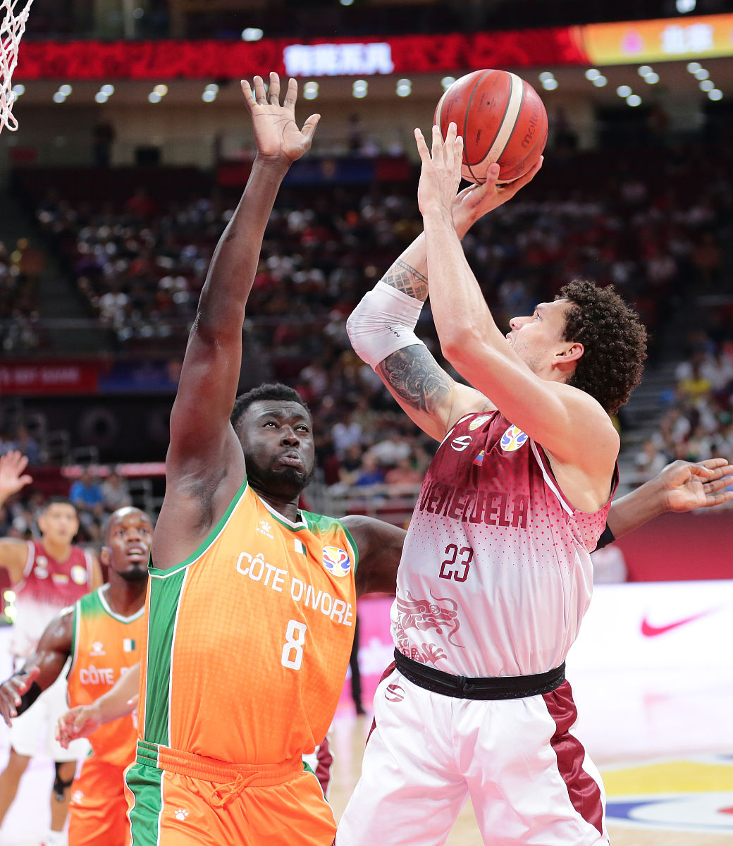 尼克斯强势南韩男篮，拉塞尔三分雨点燃全场的简单介绍