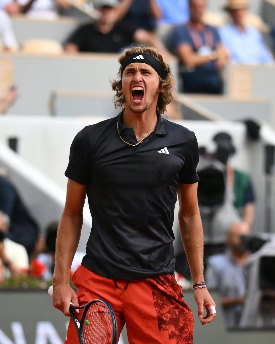 关于法网险胜戴维斯杯，兹维列夫关键制胜的信息